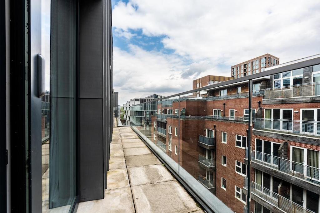 City Living Penthouse Apartment With Parking Манчестер Экстерьер фото