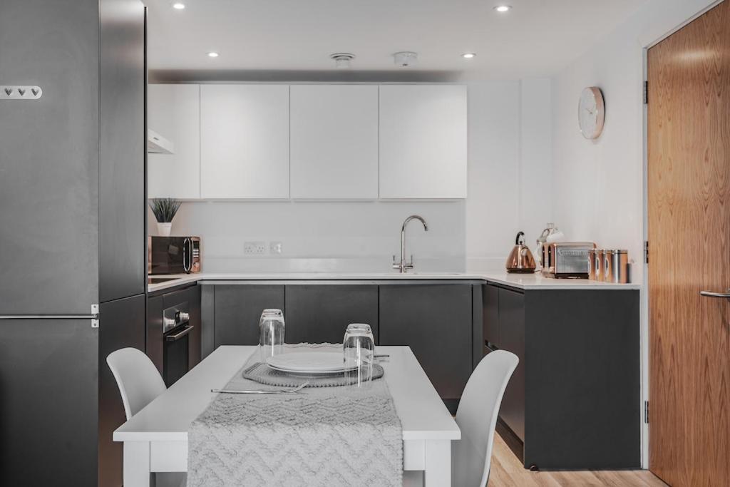 City Living Penthouse Apartment With Parking Манчестер Экстерьер фото