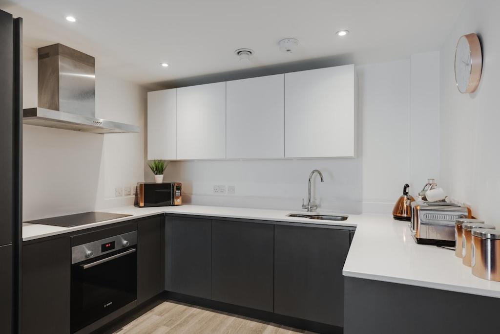 City Living Penthouse Apartment With Parking Манчестер Экстерьер фото