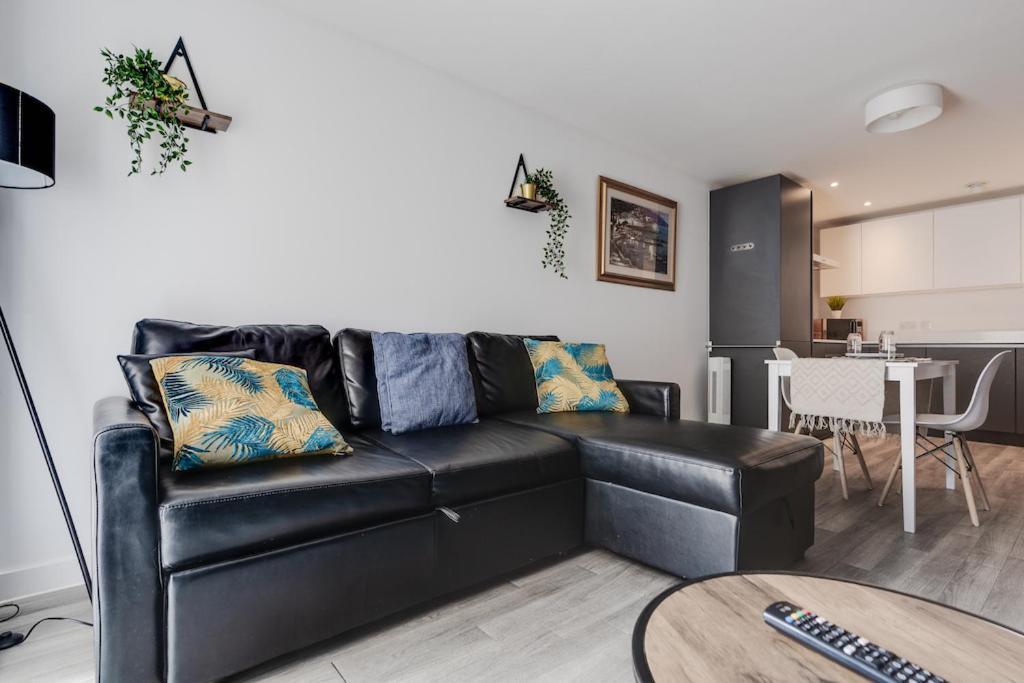 City Living Penthouse Apartment With Parking Манчестер Экстерьер фото